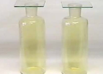 Простые вещества.Неметаллы: Газообразный хлор-желтовато - зелёный газ 