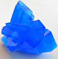 Crystal growing of copper sulphate: Crystal of copper sulphate - The result of the efforts!
